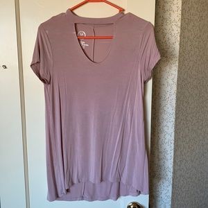 Maurice’s mauve front peep hole short sleeve. Size small. Very soft.